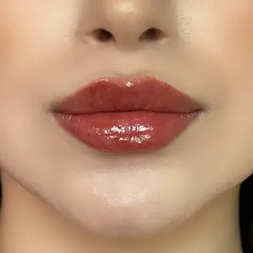 مرطب شفاة مع لون  ذا سيرف رقم 5- من لوكا